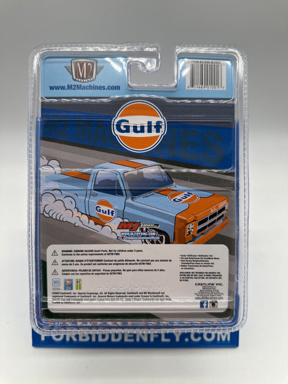 M2 Machines 2025 MiJo Exclusive - 1979 GMC Sierra Classic 15 - Gulf Livery - Chase