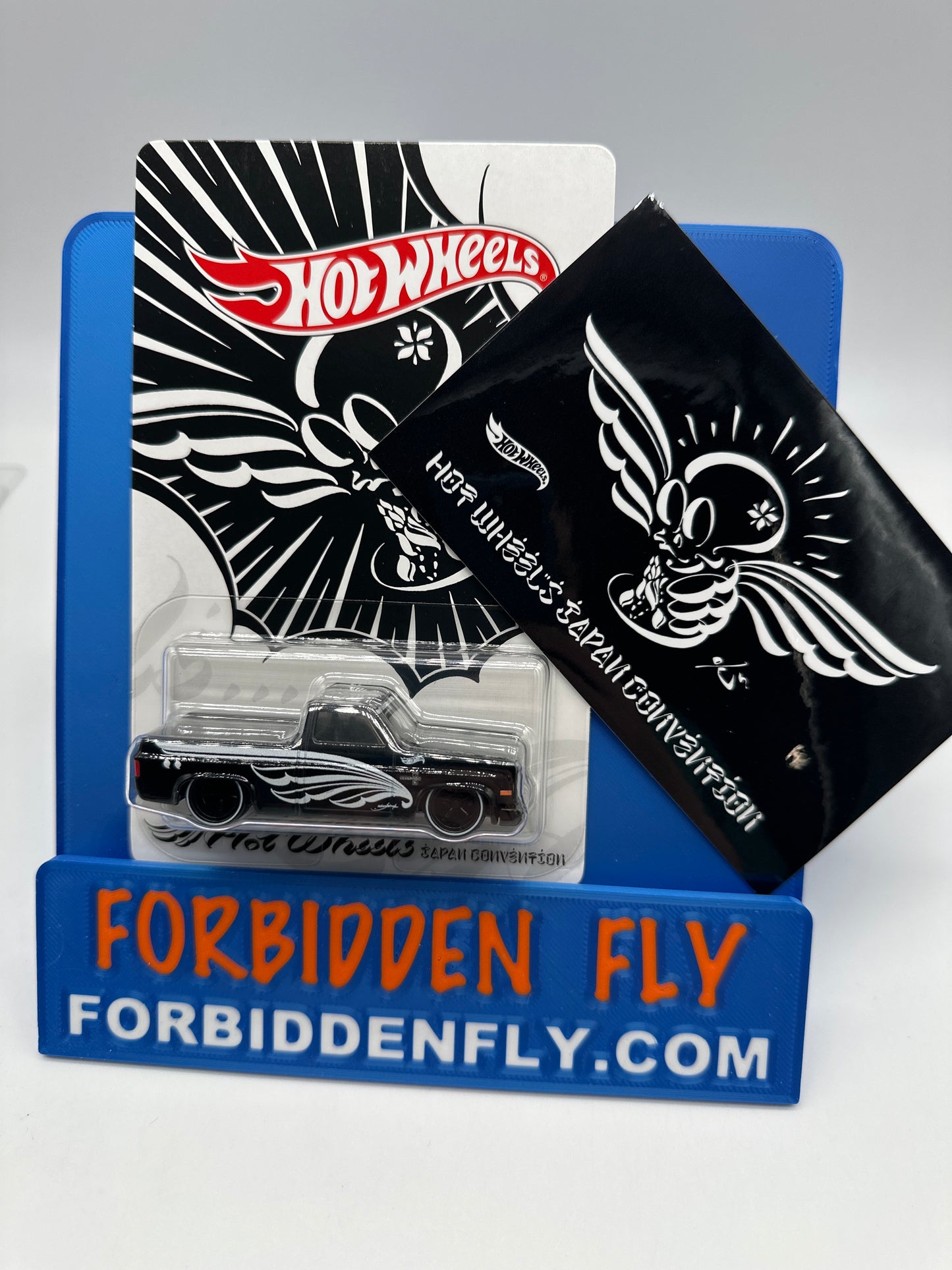 Hot Wheels - 2024 Japan Convention Exclusive - Right Facing ‘83 Silverado USUGROW w/ Sticker
