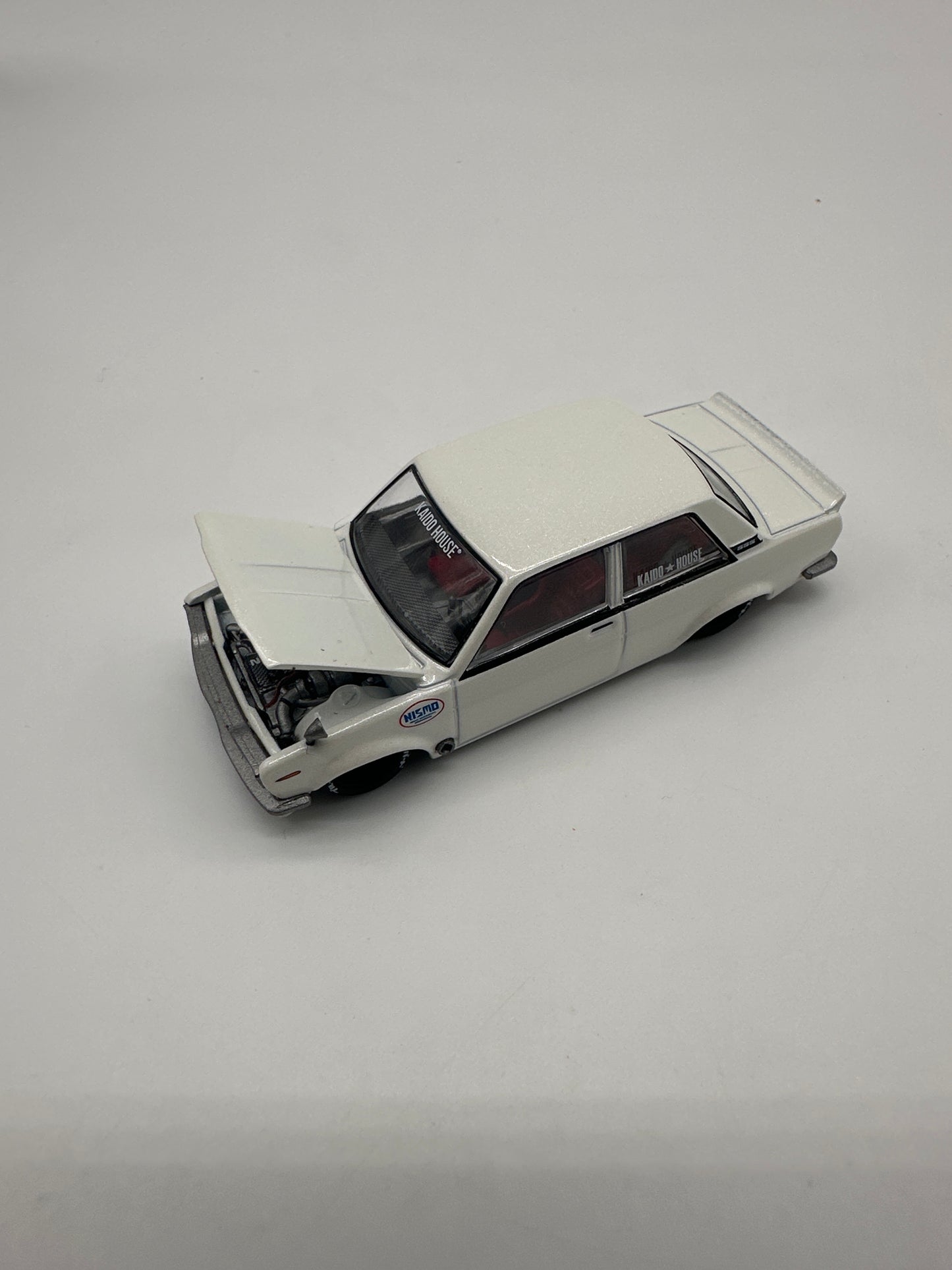 Kaido House (x MiniGT) - Regular Release #122 - White Datsun 510 Street Nismo V2