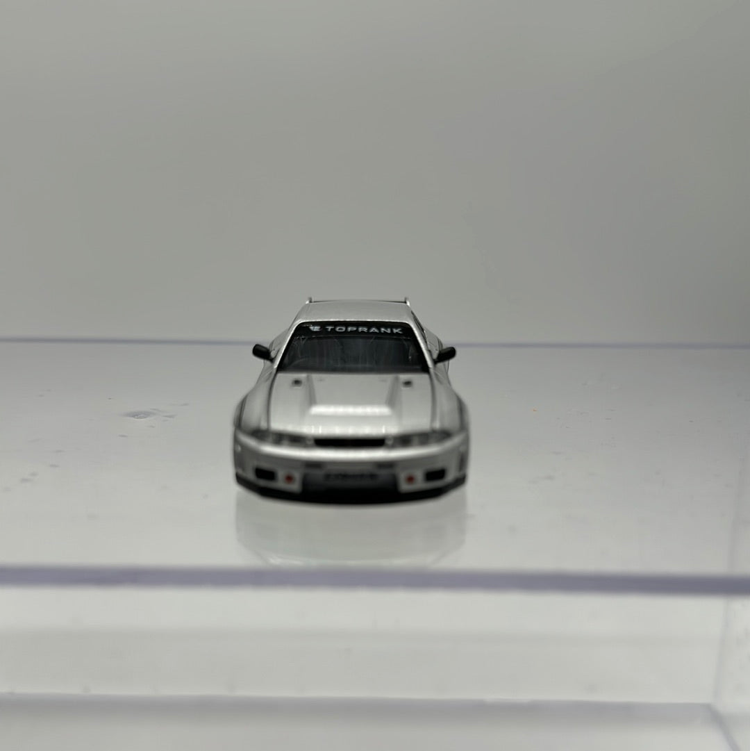 Kaido House (x MiniGT) - Regular Release #097 - Silver Nissan Skyline GT-R (R33) - DAI33 V1