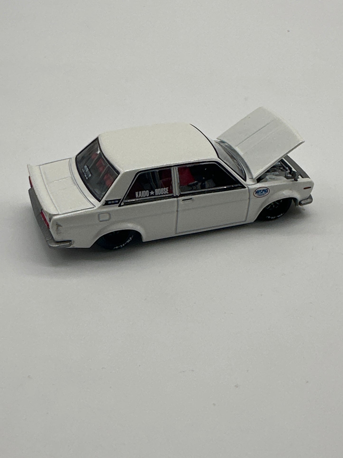 Kaido House (x MiniGT) - Regular Release #122 - White Datsun 510 Street Nismo V2