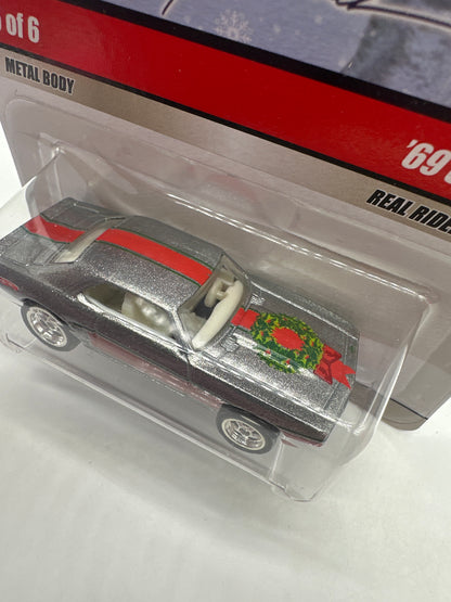 Hot Wheels Premium - Larry’s Garage Series Holiday Edition #5/6 - Silver ‘69 Camaro