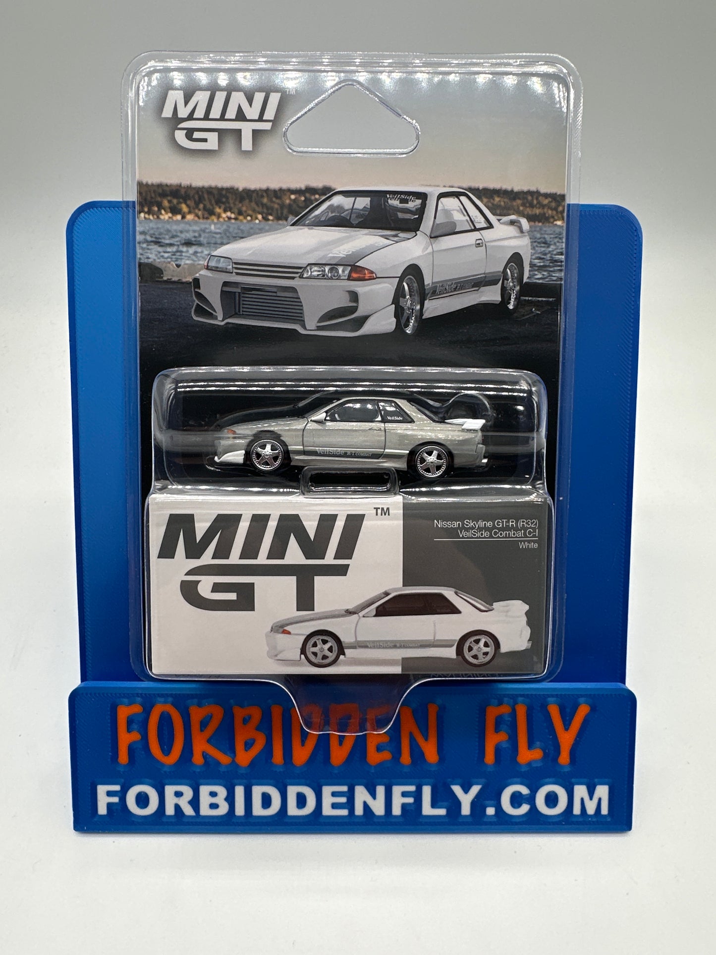 Mini GT Release #1066 - Nissan Skyline GT-R (R32) VeilSide Combat C-1 - White - Raw Chase