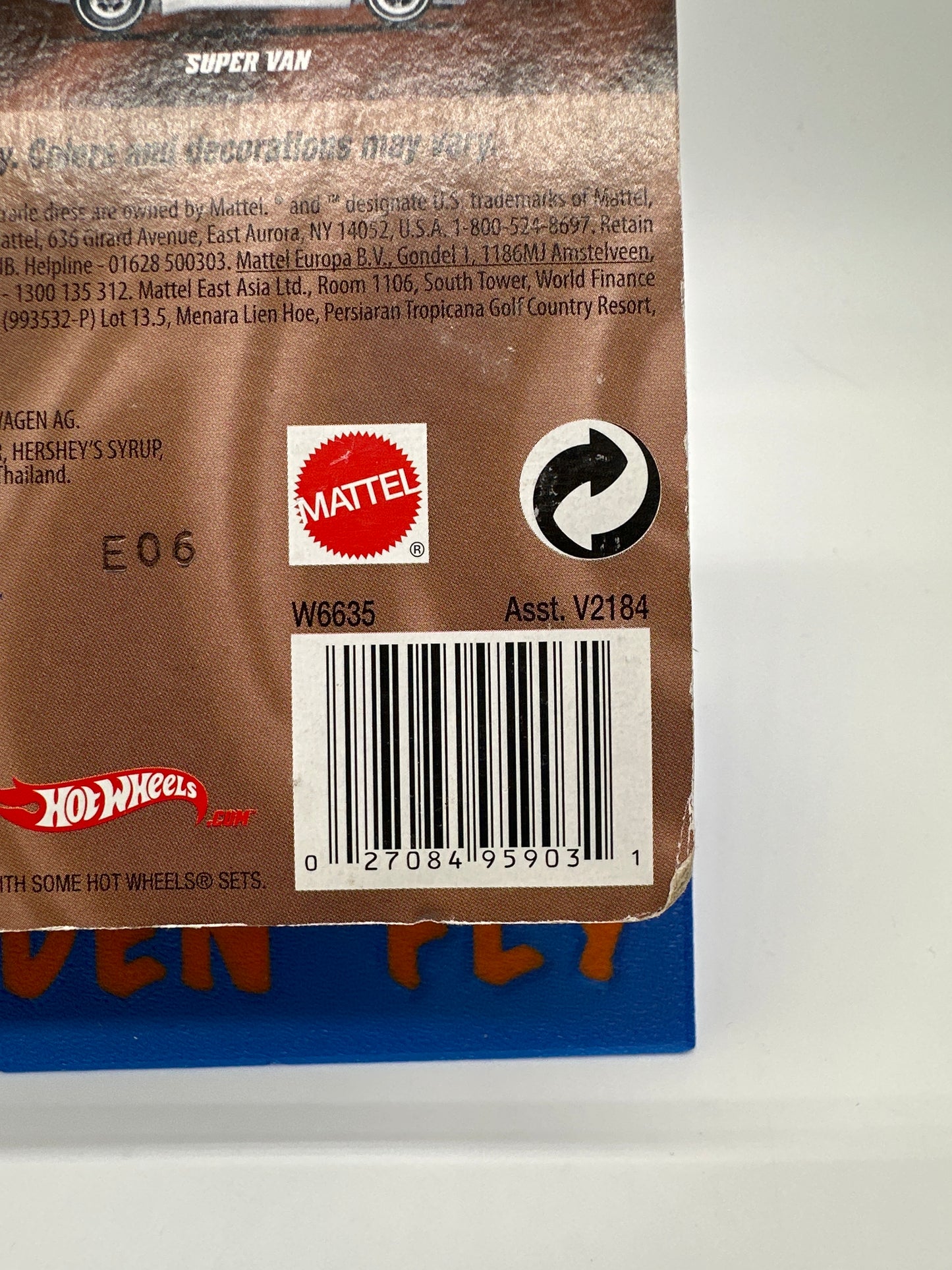 Hot Wheels Premium - Pop Culture 2012 Hershey’s Series Single - Reese’s Pieces Volkswagen Micro Bus