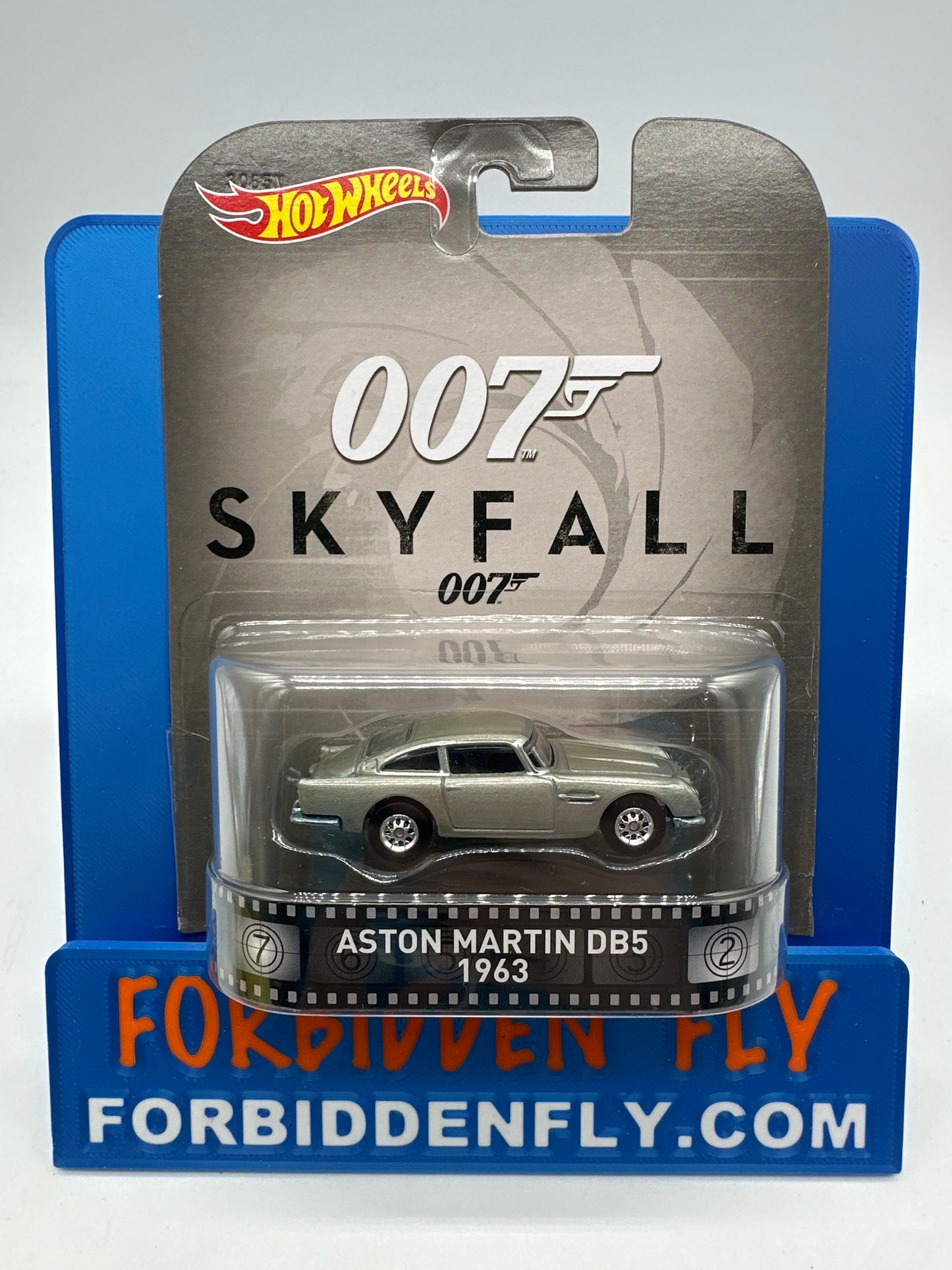 Hot Wheels 2016 Retro Entertainment Premium Single - 007 James Bond - Skyfall Aston Martin DB5 1963 (Movie Reel Packaging)