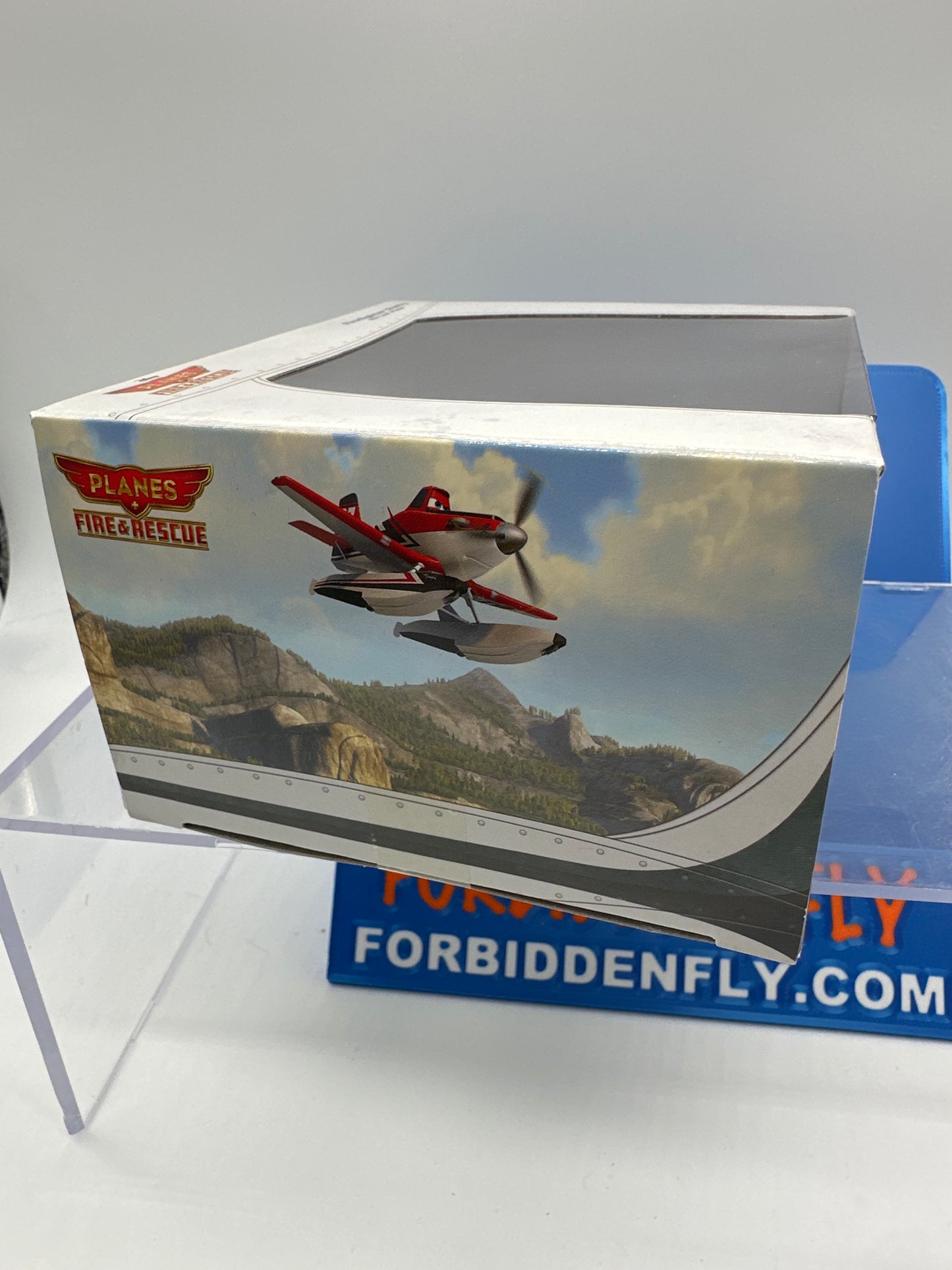 Disney Pixar Planes Movie - Disney Store 1:43 Exclusive - Race & Rescue Series Firefighter Dusty