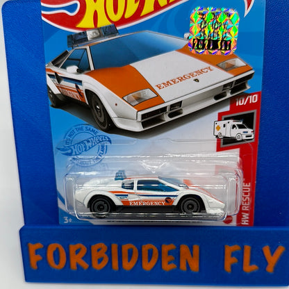 Hot Wheels Factory Sticker Regular Treasure Hunt - 2021 Q Case - Lamborghini Countach Police Car