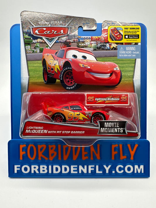 Disney Pixar Cars Movie - Movie Moments - Lightning McQueen With Pit Stop Barrier