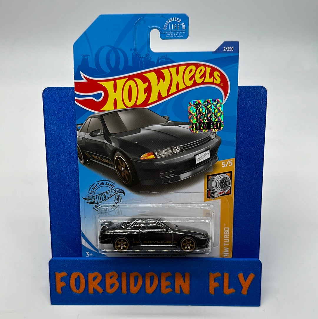 Hot Wheels 2020 Super Treasure Hunt - Factory Stickered - Gray Nissan Skyline GT-R (BNR32)