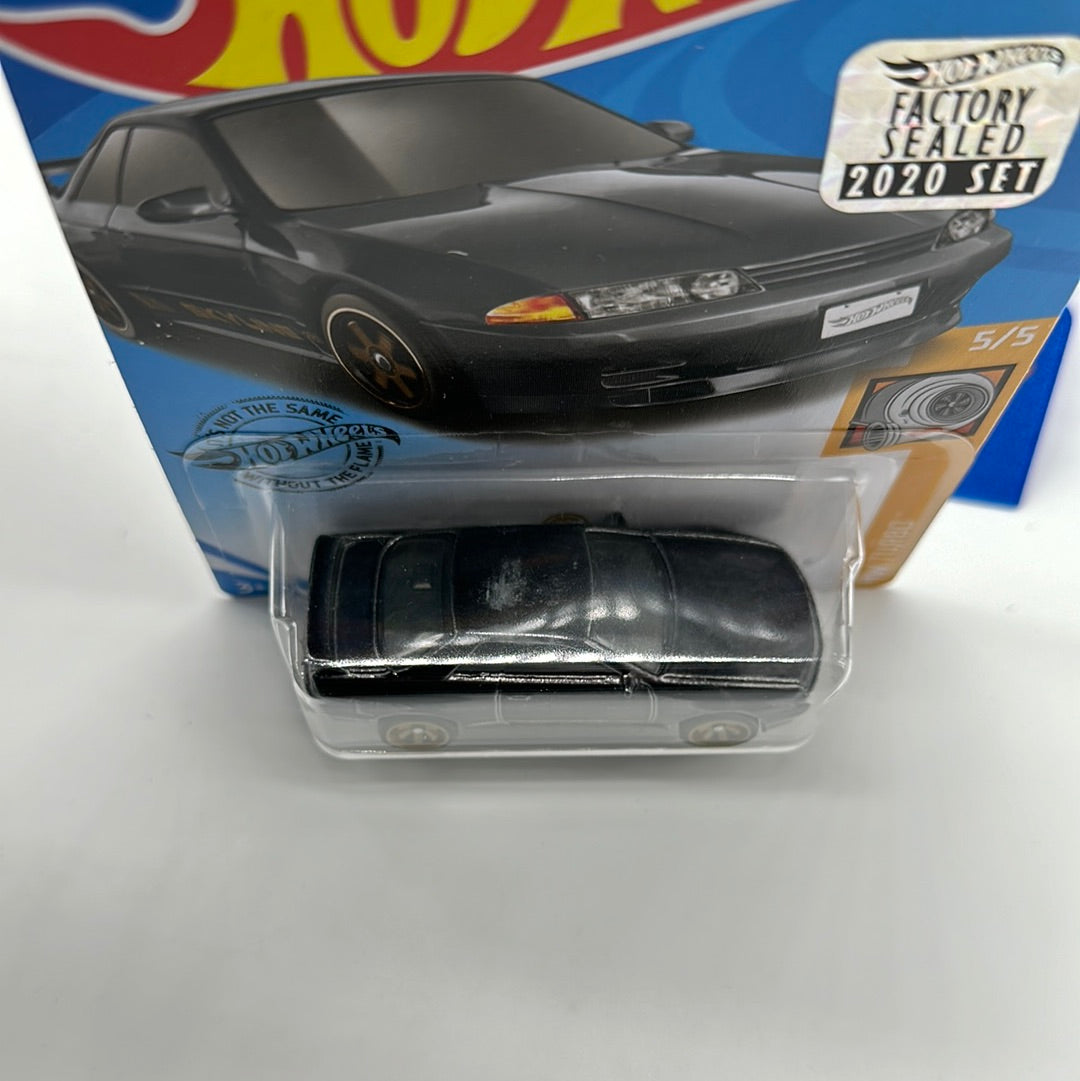 Hot Wheels 2020 Super Treasure Hunt - Factory Stickered - Gray Nissan Skyline GT-R (BNR32)