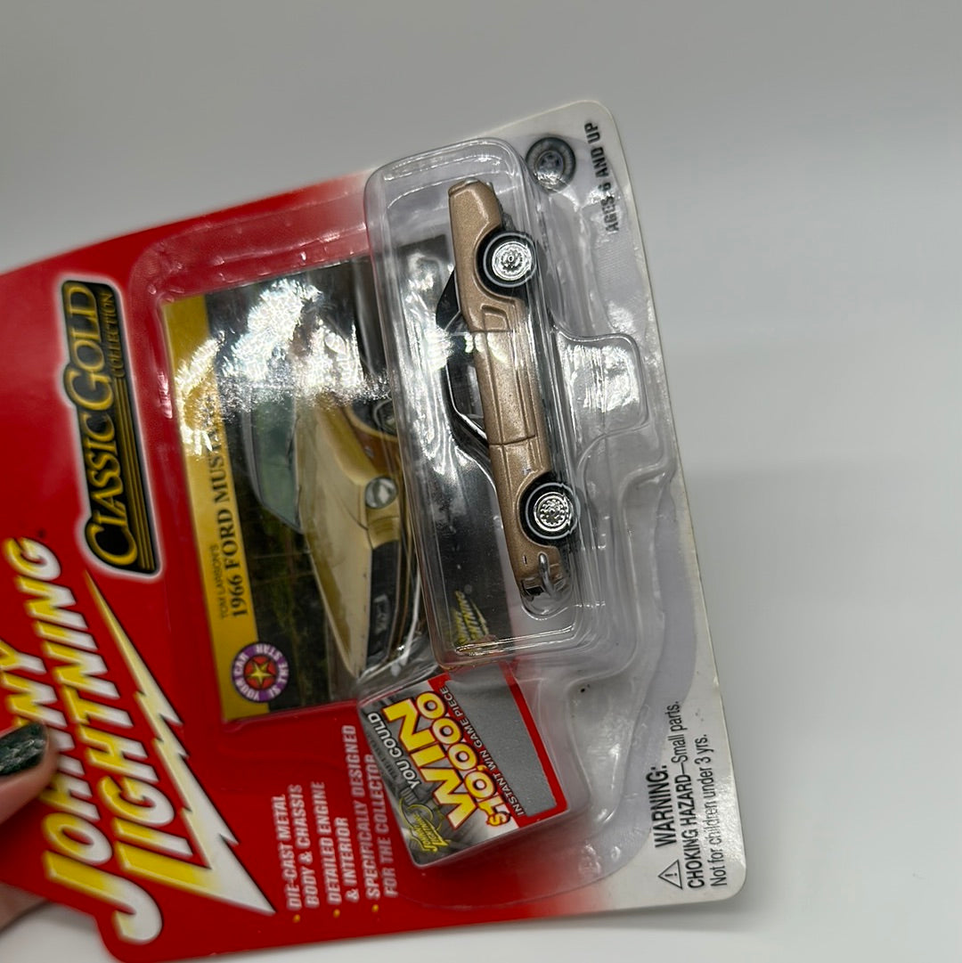 Johnny Lightning - Classic Gold Series - 1966 Ford Mustang - Gold