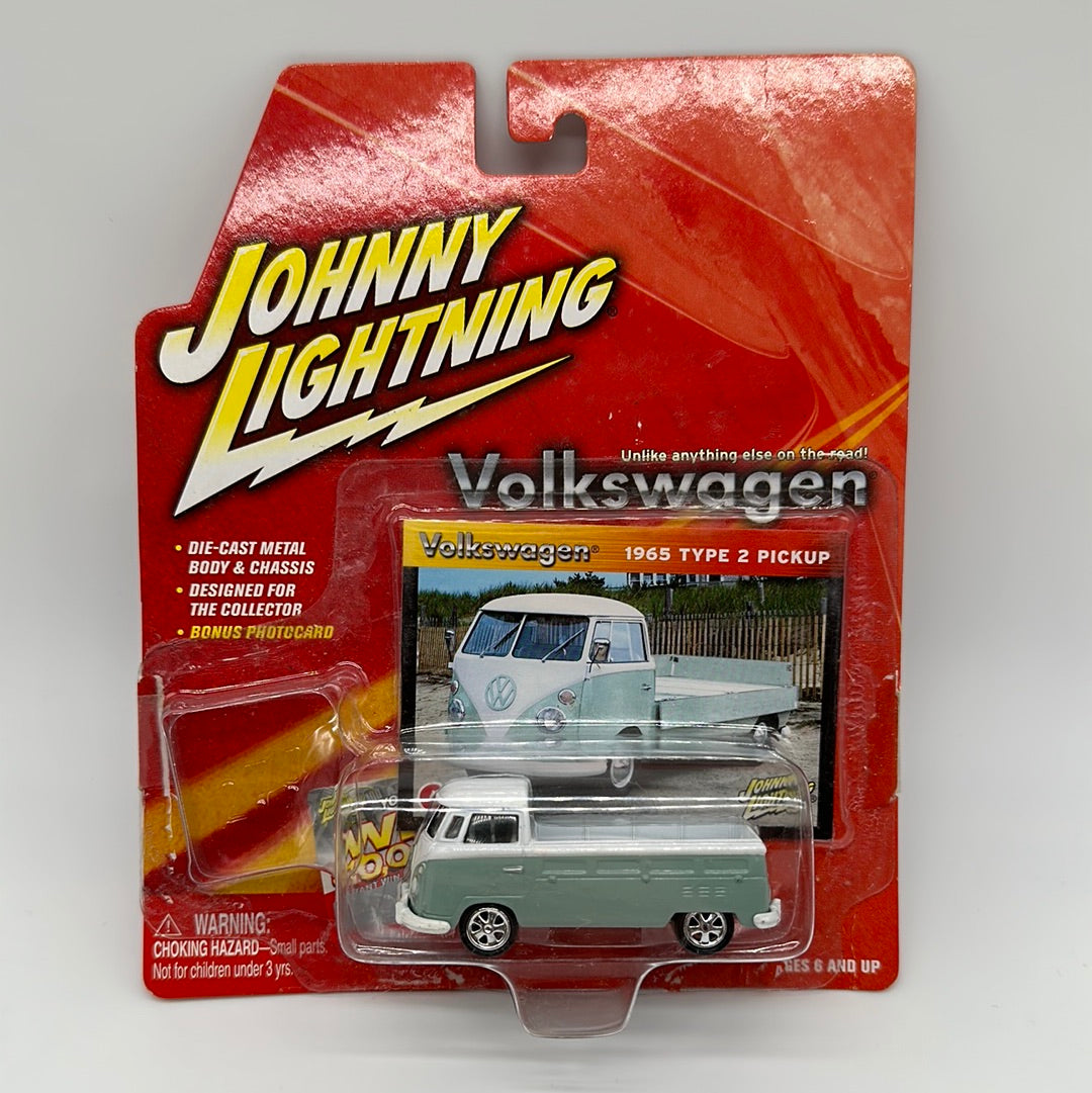 Johnny Lightning 1965 Volkswagen Type 2 - Kombi - Gulf - Melhora o Preço Johnny Lightning 1965 Volkswagen Type 2 - Kombi - Gulf - Melhora o Preço