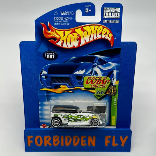 Hot Wheels Regular Treasure Hunt - 2002 (#7/12) - Phaeton