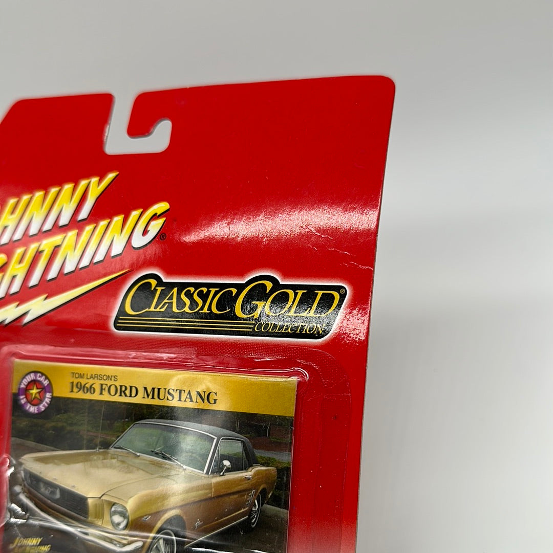 Johnny Lightning - Classic Gold Series - 1966 Ford Mustang - Gold