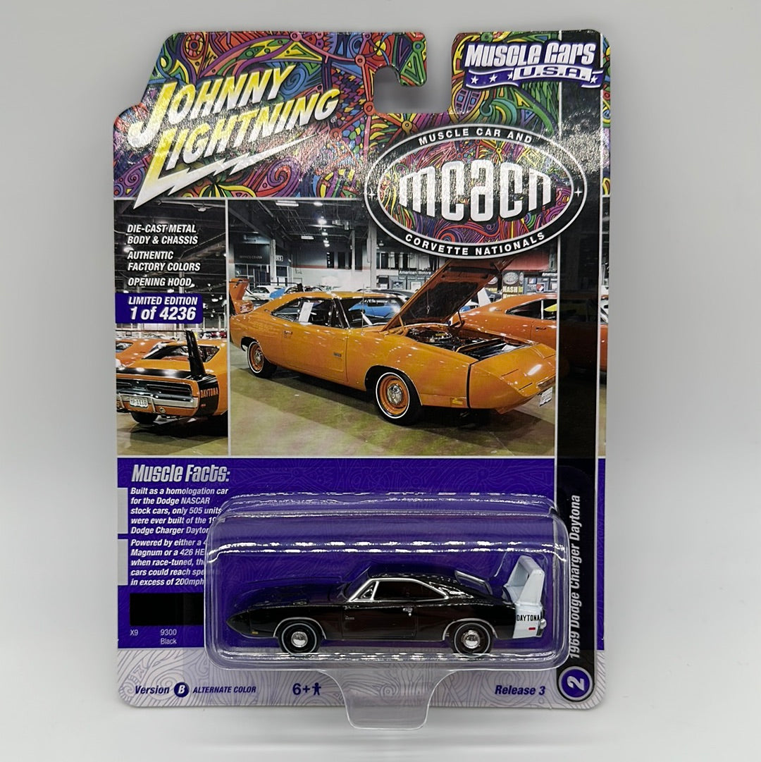Johnny Lightning - 2022 Muscle Cars U.S.A. Release 3 -  1969 Dodge Charger Daytona - Black
