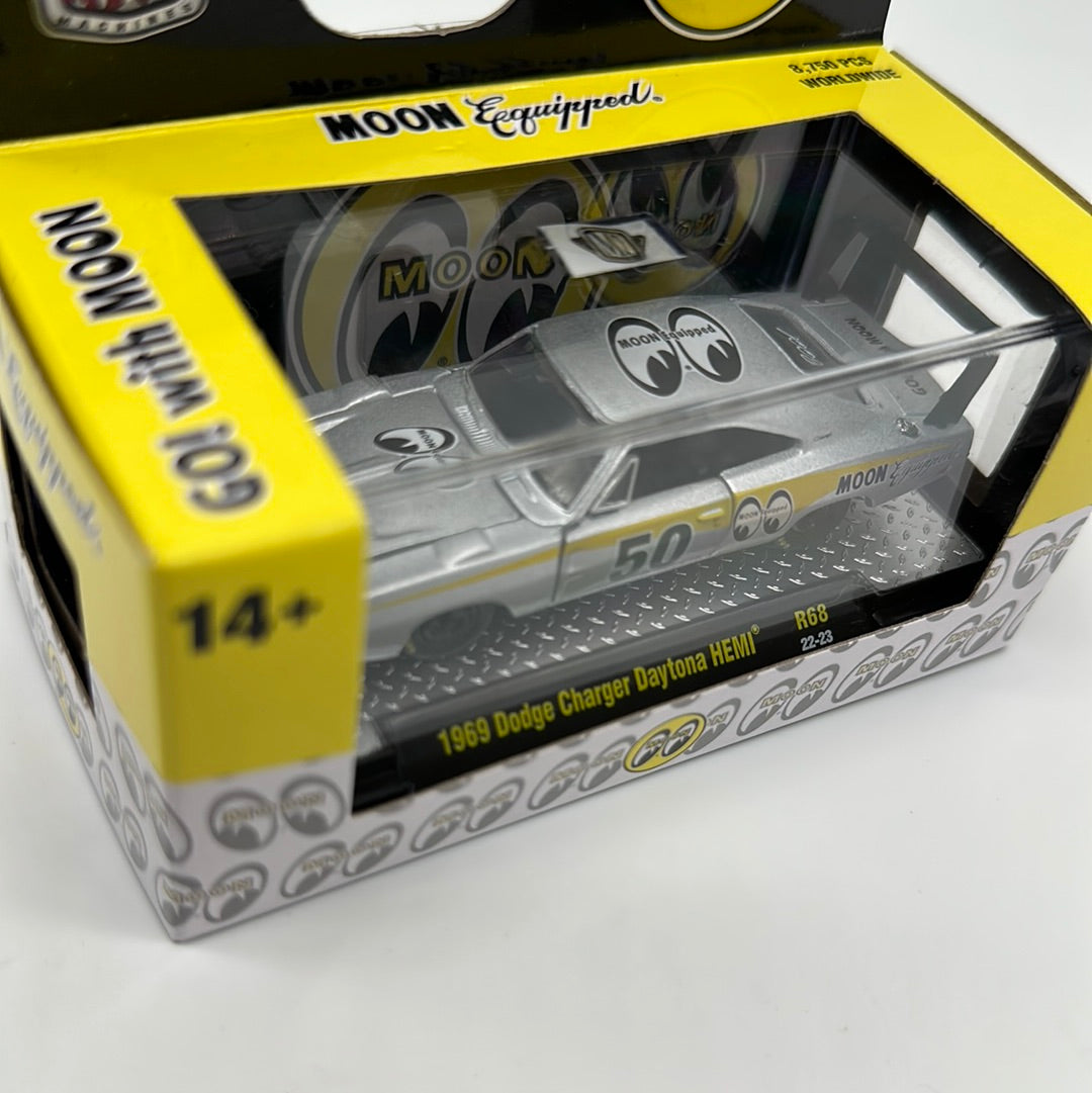 M2 Machines Acrylic Boxed Car - 2023 R68 - Mooneyes 1969 Dodge Charger Daytona Hemi