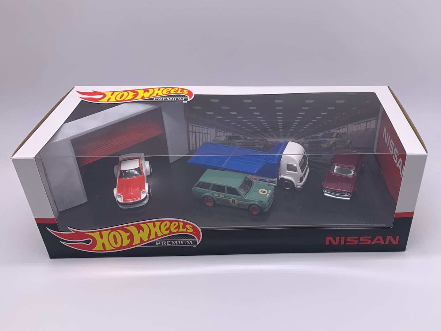 Hot Wheels - Nissan Garage - Datsun 510, Fairlady & Laurel - Premium Boxed Diorama Set