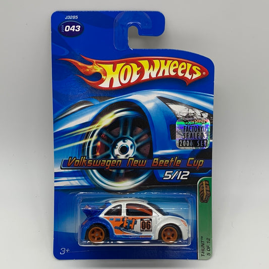 Hot Wheels Regular Treasure Hunt - 2006 Factory Stickered (#5/12) - Volkswagen New Beetle Cup
